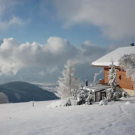 Chalet Les 4 Feuilles לייסין