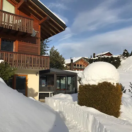 Chalet Les 4 Feuilles בקתה *