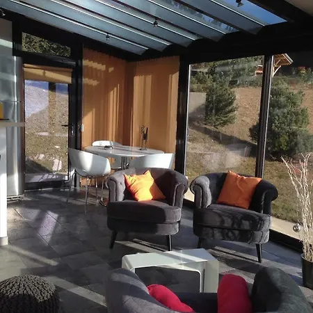 Chalet Les 4 Feuilles לייסין