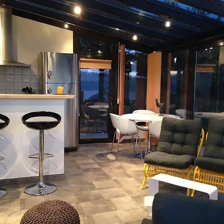 Chalet Les 4 Feuilles בקתה *