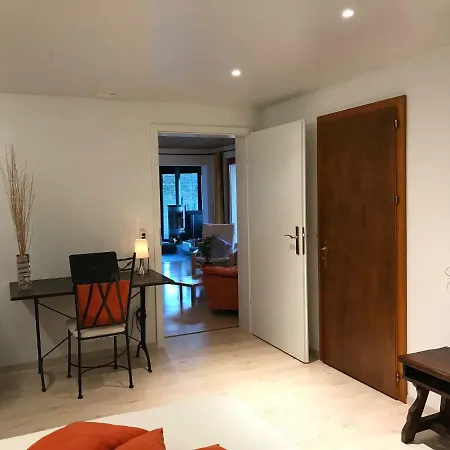 Chalet Les 4 Feuilles לייסין