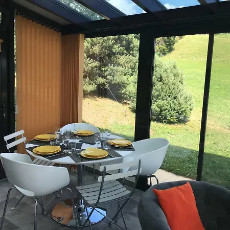 Chalet Les 4 Feuilles בקתה *
